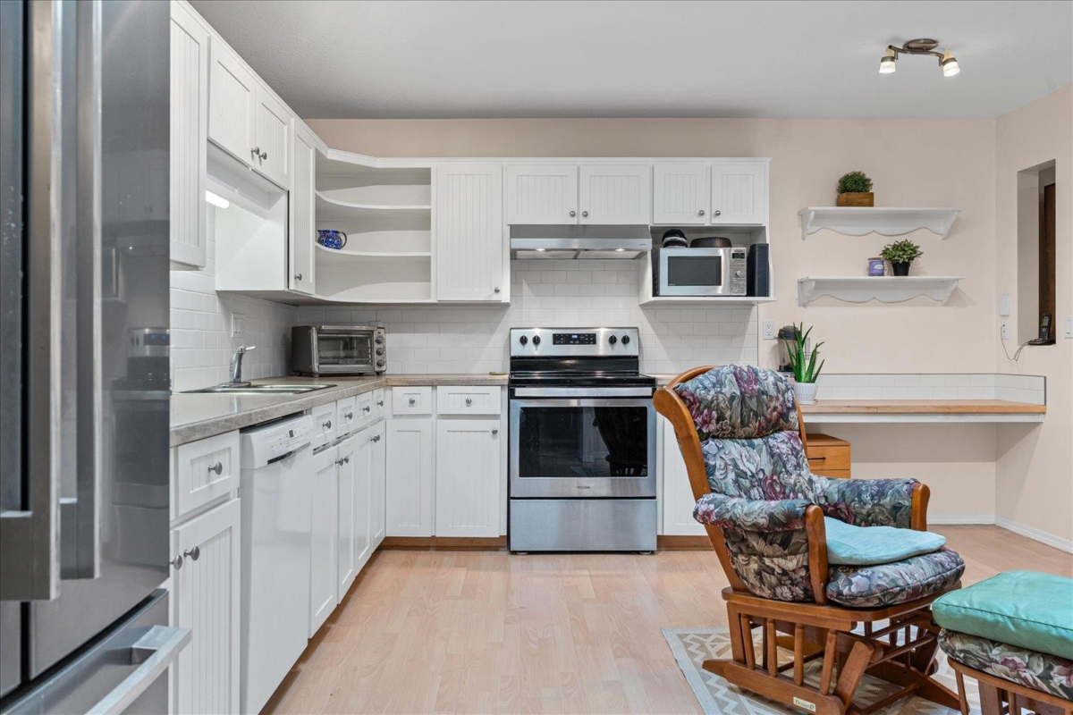 Primary Bathroom Photo of 10 3292 Vernon Terrace, Abbotsford, BC