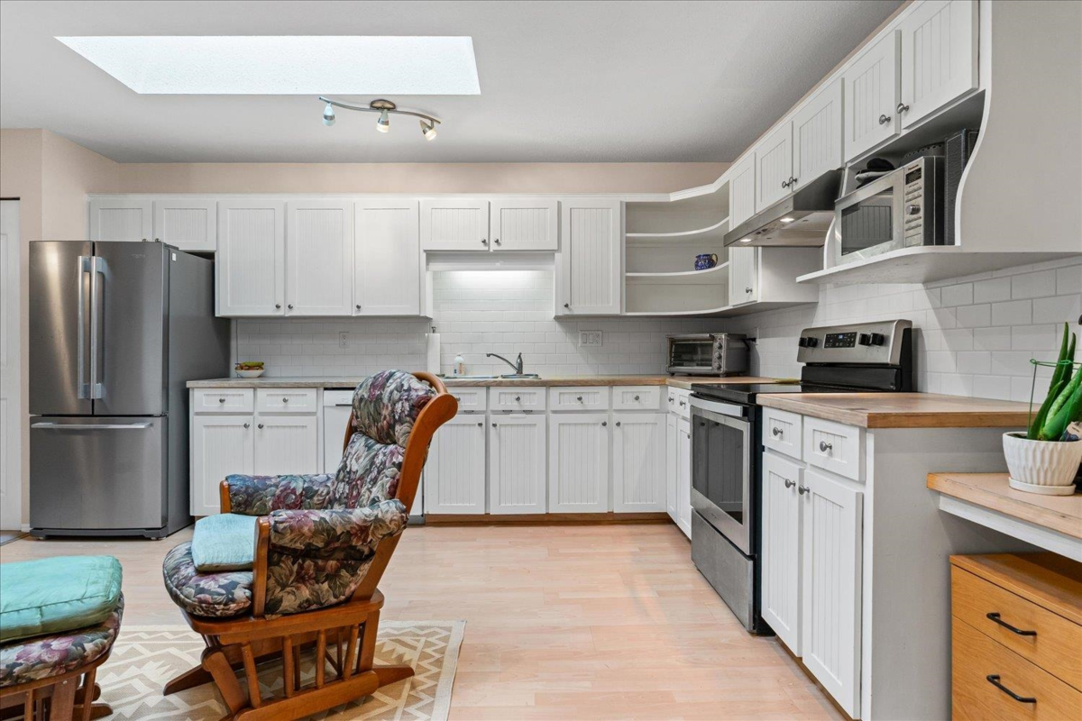 Primary Bedroom Photo of 10 3292 Vernon Terrace, Abbotsford, BC