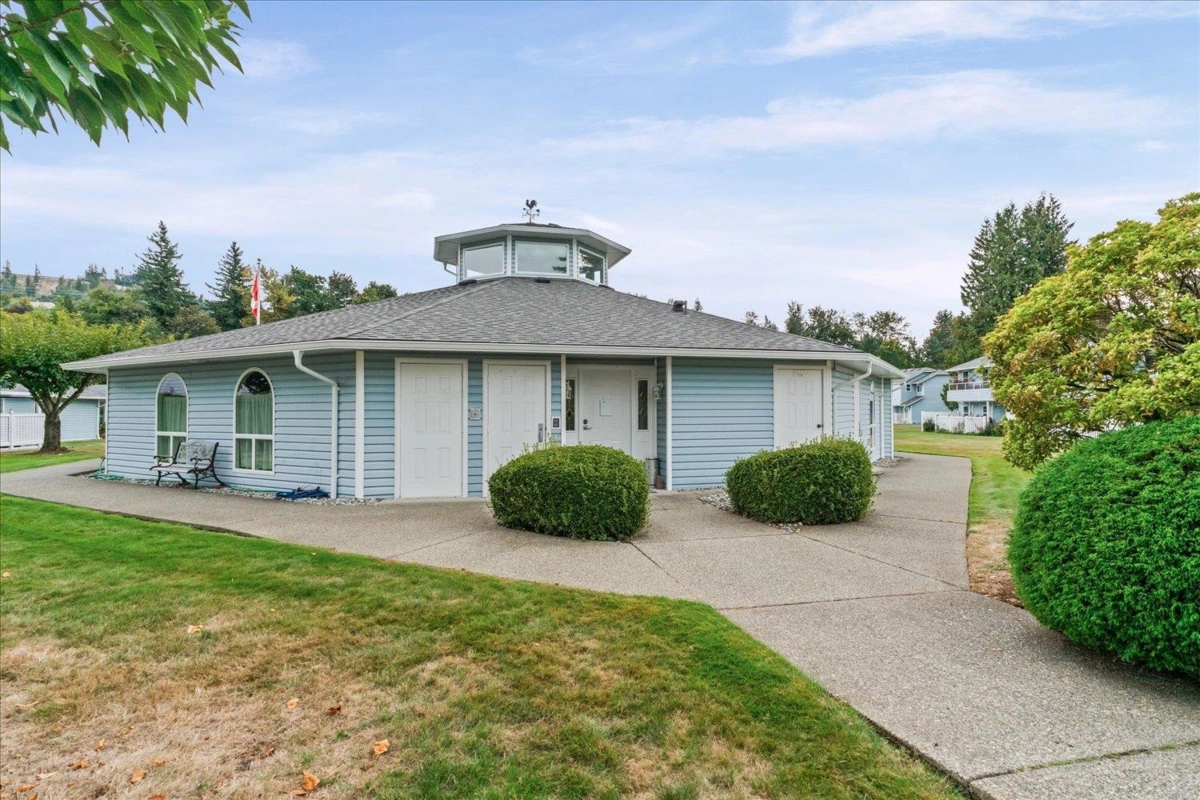 Swimming Pool Photo of 10 3292 Vernon Terrace, Abbotsford, BC