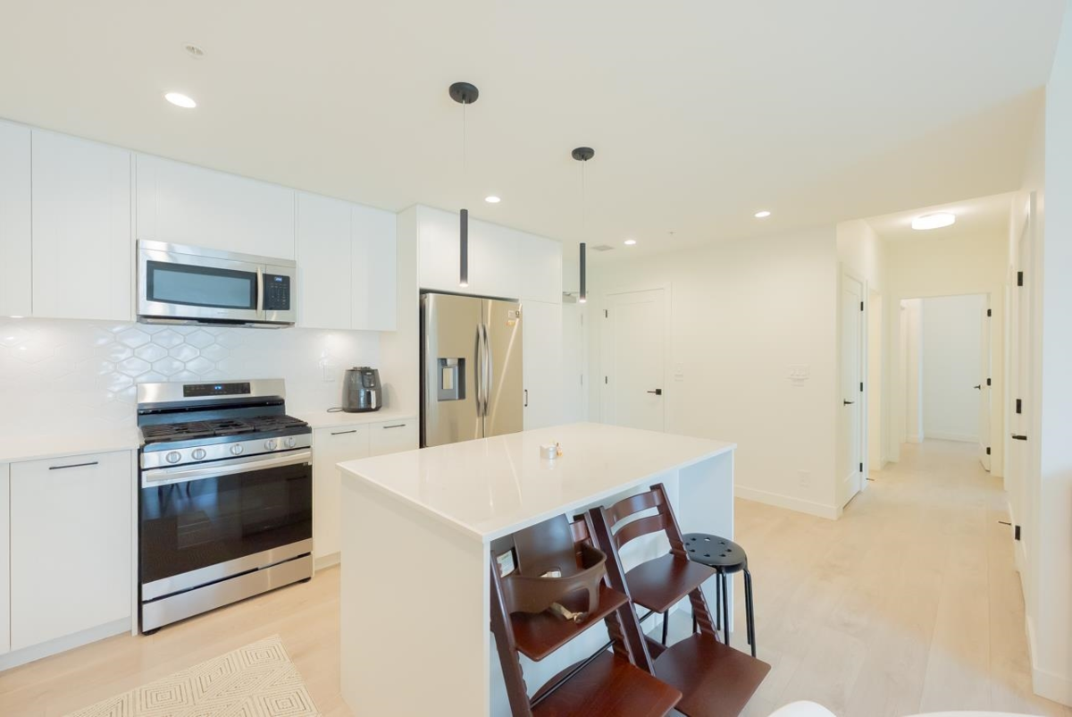 Kitchen Island Photo of B501 20018 83a Avenue, Langley, BC