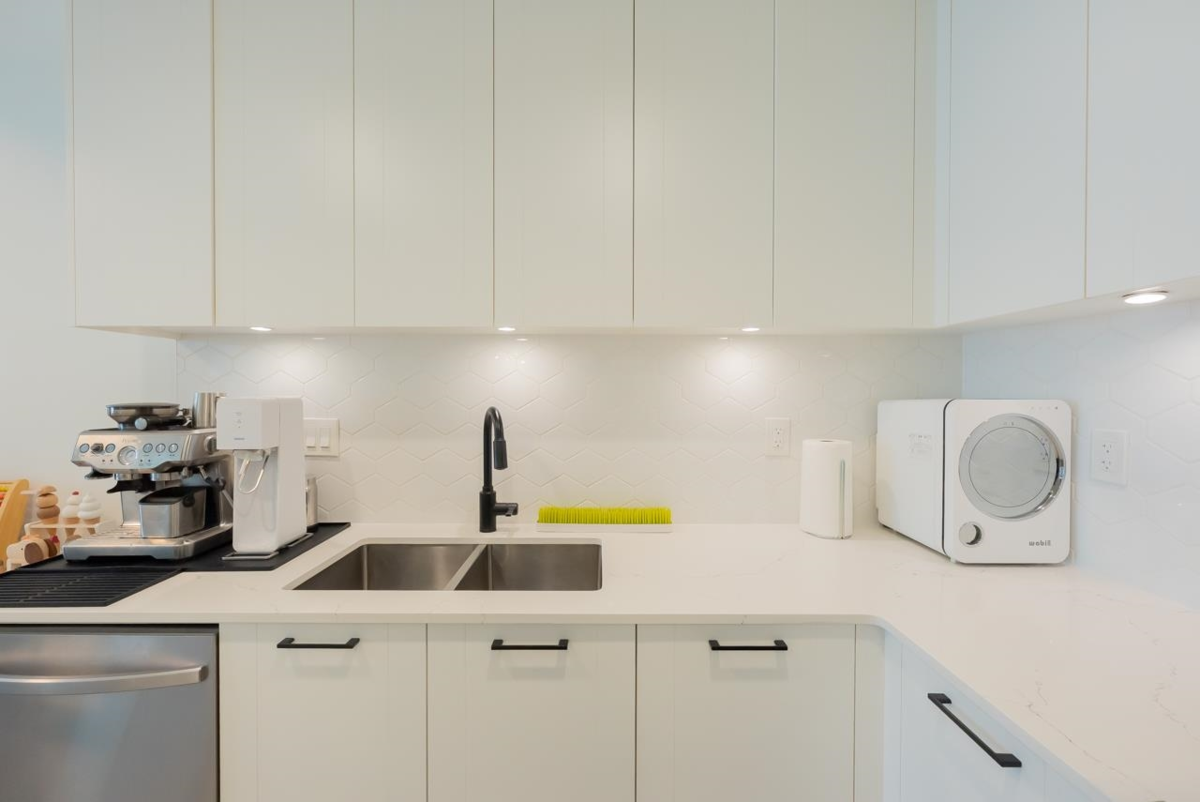 Living Room Photo of B501 20018 83a Avenue, Langley, BC