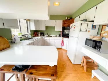 Kitchen Island Photo of 9335 178 Street, Surrey, BC