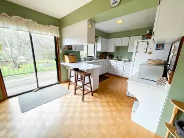 Kitchen Photo of 9335 178 Street, Surrey, BC