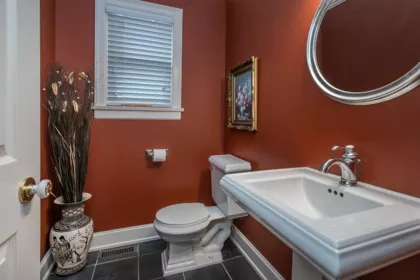 Guest Bathroom Photo of 15396 Sequoia Drive, Surrey, BC