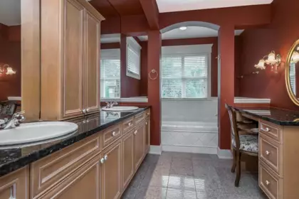 Laundry Room Photo of 15396 Sequoia Drive, Surrey, BC