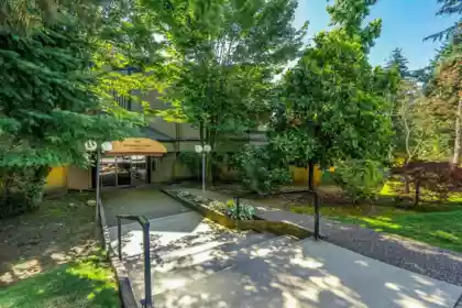 204 1195 Pipeline Road, Coquitlam, BC, Coquitlam — Apartment/Condo for sale