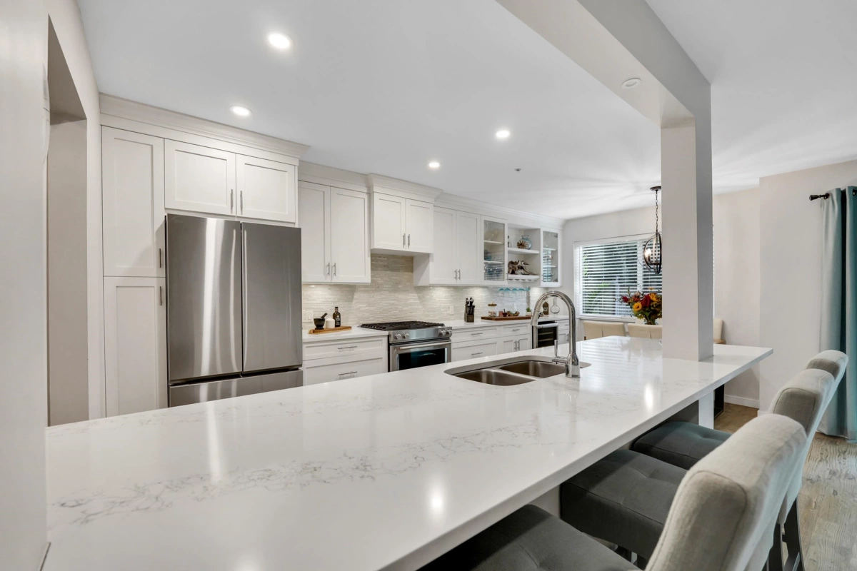 Kitchen Island Photo of 10 2401 Mamquam Road, Squamish, BC