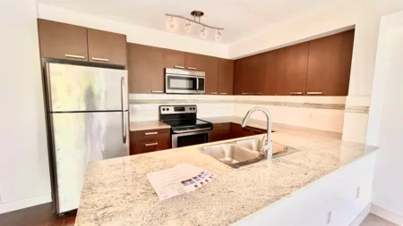 618 13883 Laurel Drive, Surrey, BC, Surrey — Apartment/Condo for sale