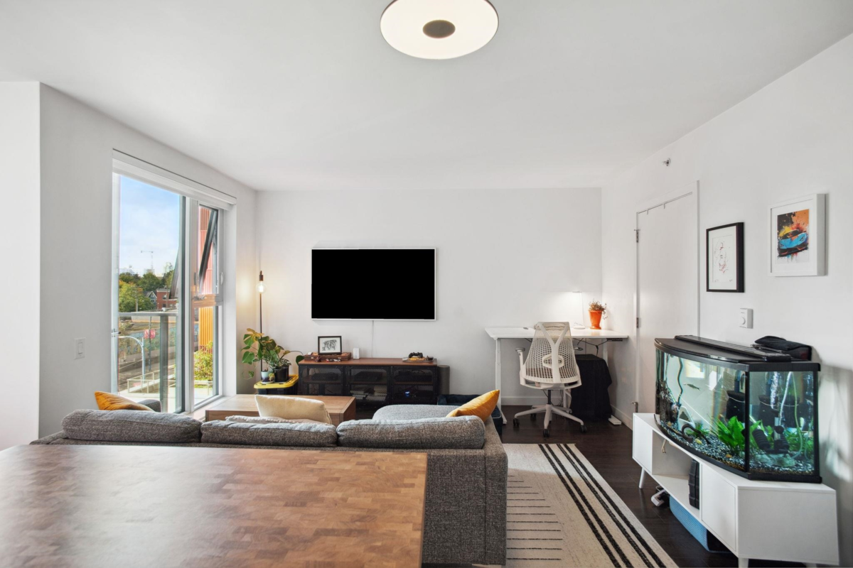 Kitchen Island Photo of 501 983 E Hastings Street, Vancouver, BC