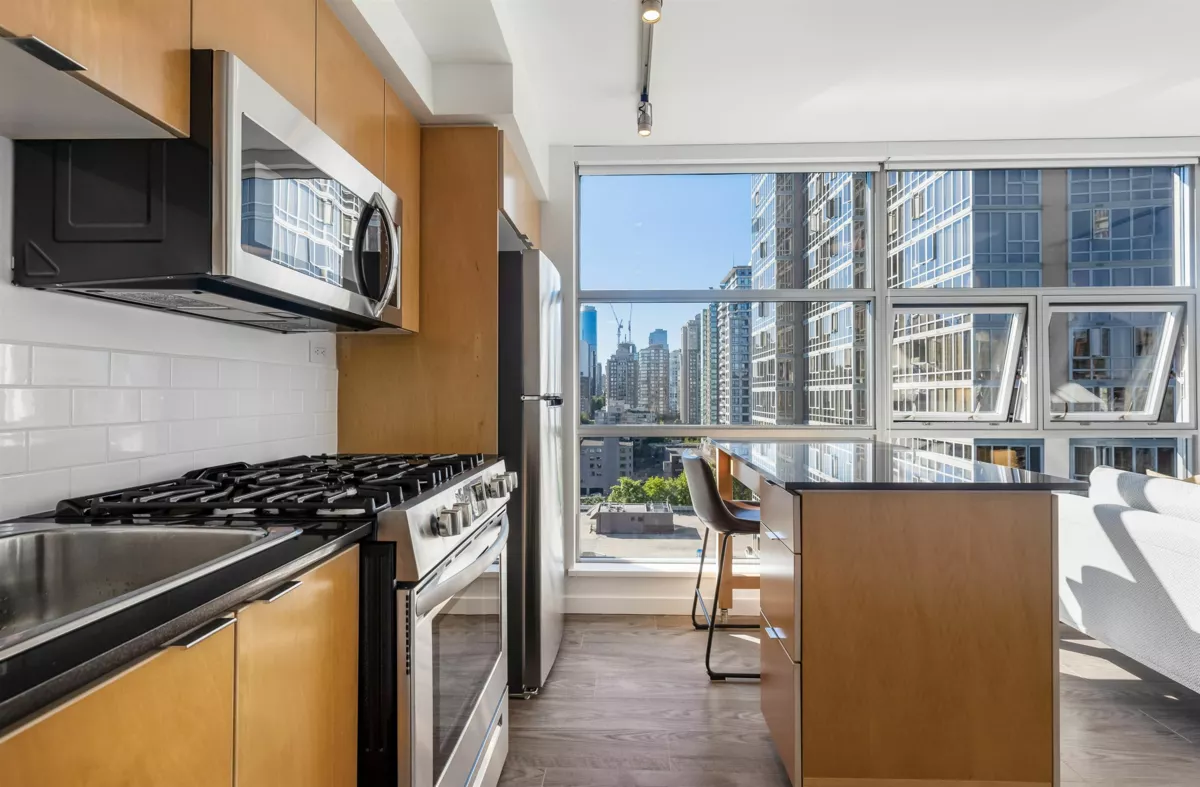 Kitchen Island Photo of 1801 989 Beatty Street, Vancouver, BC