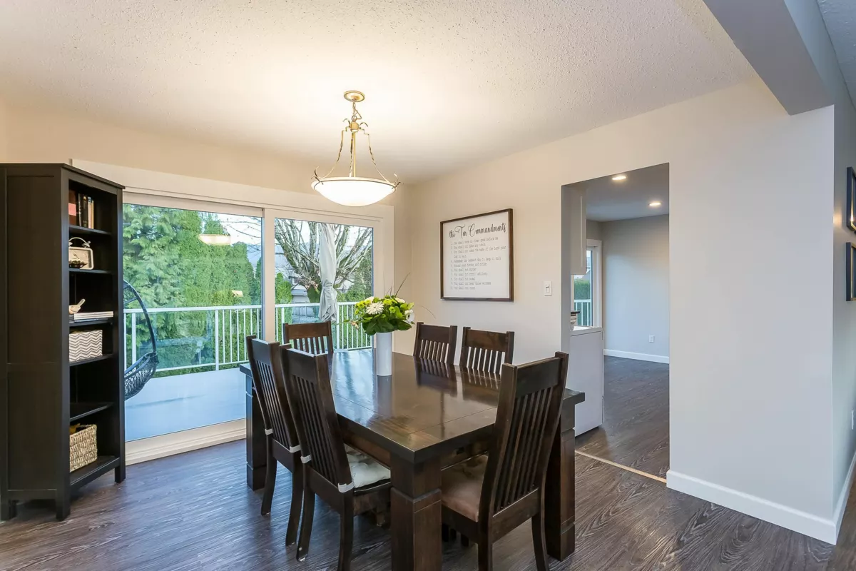 Breakfast Nook Photo of 9966 Merritt Drive, Chilliwack, BC