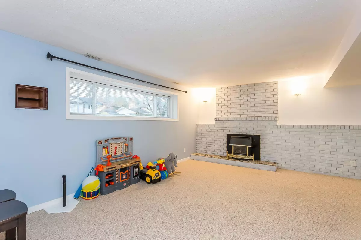 Entry Foyer Photo of 9966 Merritt Drive, Chilliwack, BC