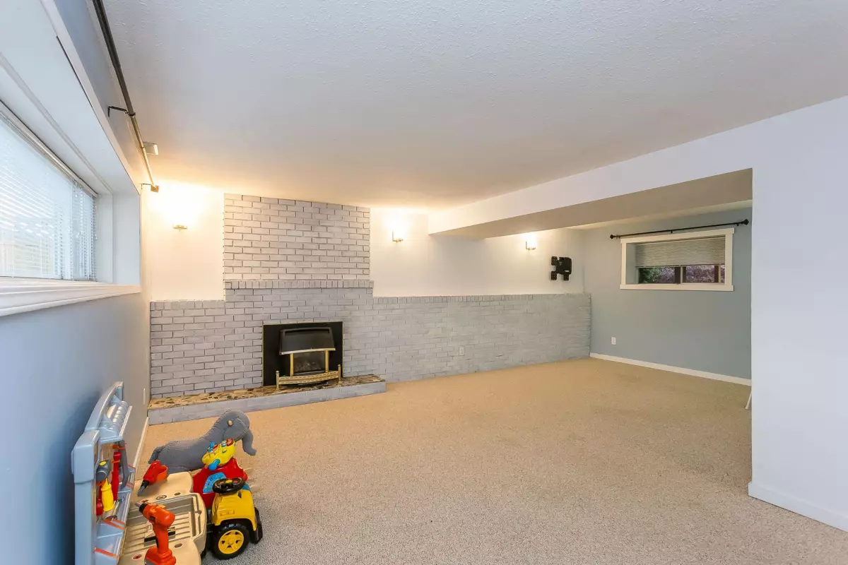 Hallway Photo of 9966 Merritt Drive, Chilliwack, BC