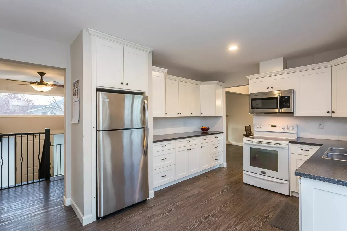 Kitchen Island Photo of 9966 Merritt Drive, Chilliwack, BC