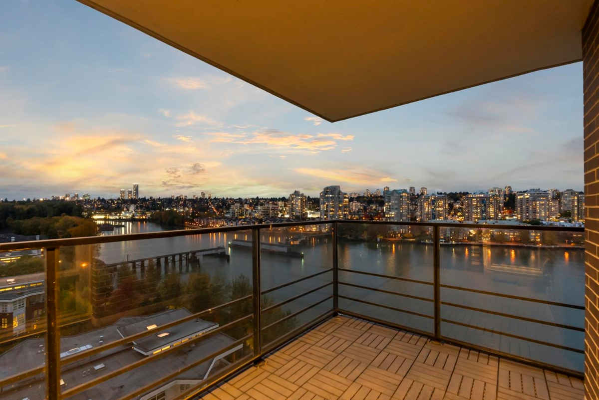 Kitchen Island Photo of 1204 210 Salter Street, New Westminster, BC