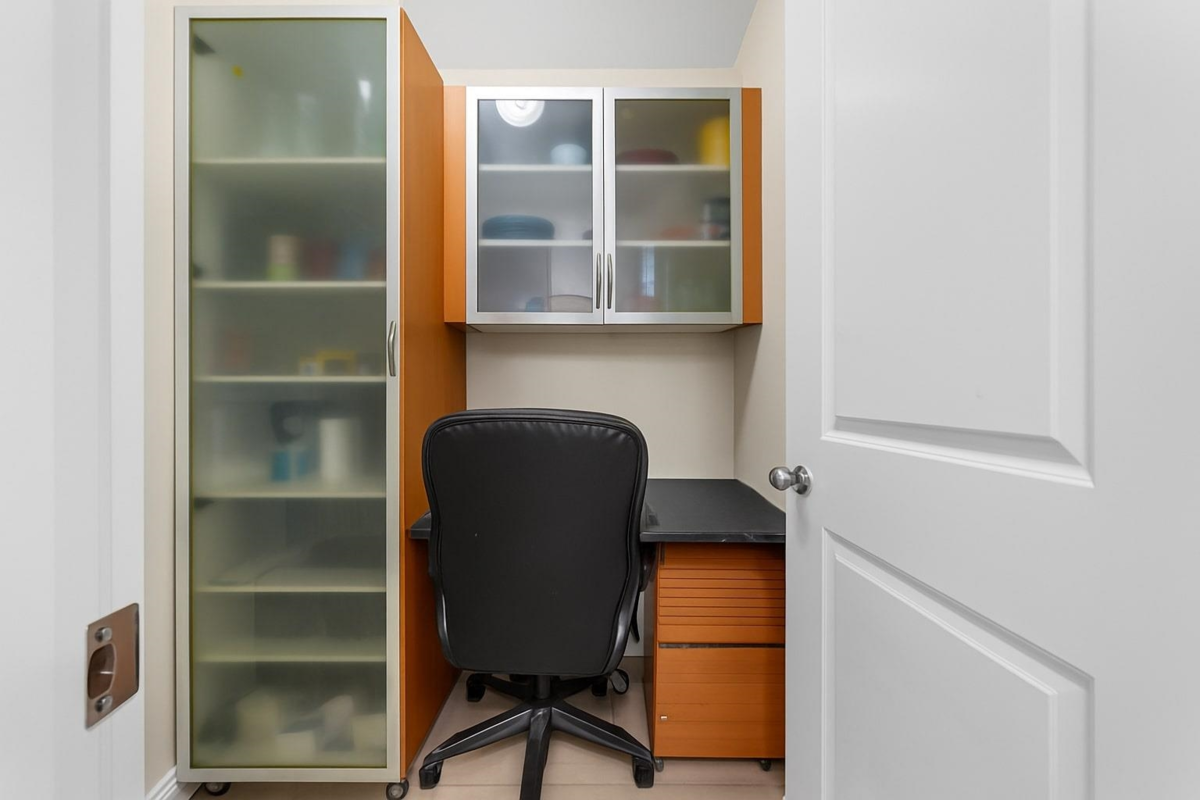 Kitchen Island Photo of 2107 1295 Richards Street, Vancouver, BC