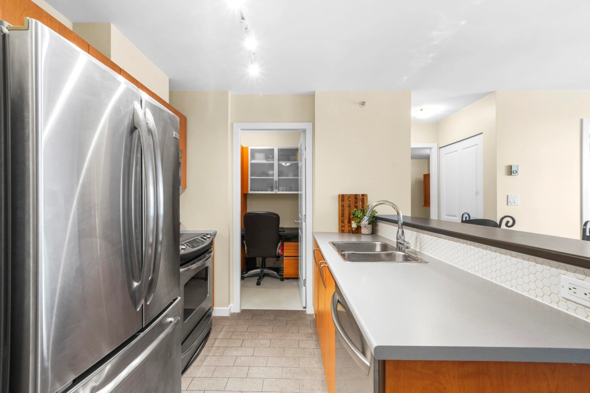 Kitchen Photo of 2107 1295 Richards Street, Vancouver, BC