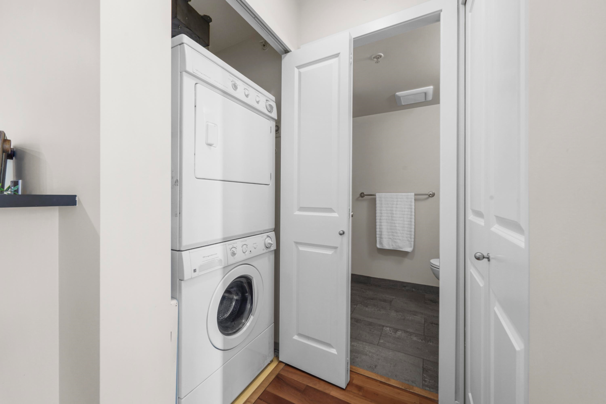 Walk-In Closet Photo of 2107 1295 Richards Street, Vancouver, BC