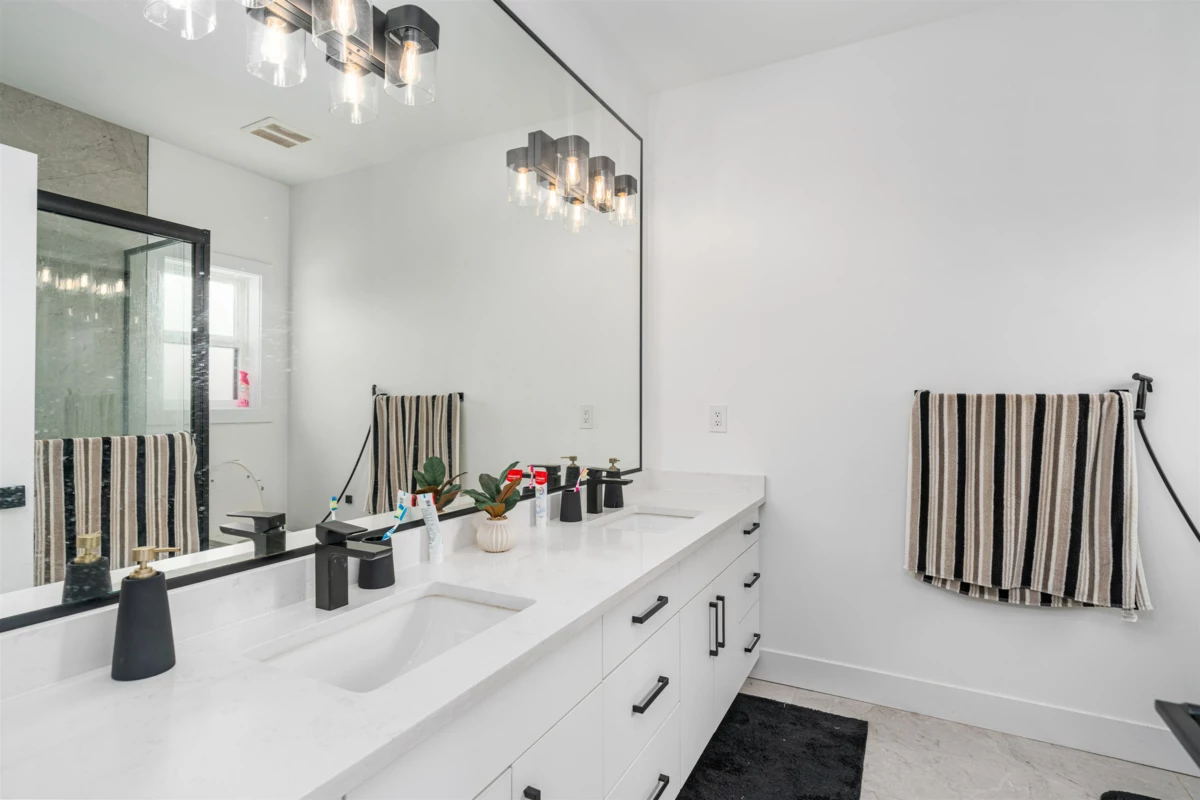 Guest Bathroom Photo of 18460 64 Avenue, Surrey, BC