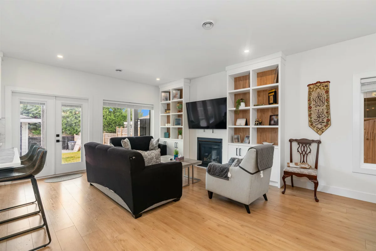 Living Room Photo of 18460 64 Avenue, Surrey, BC