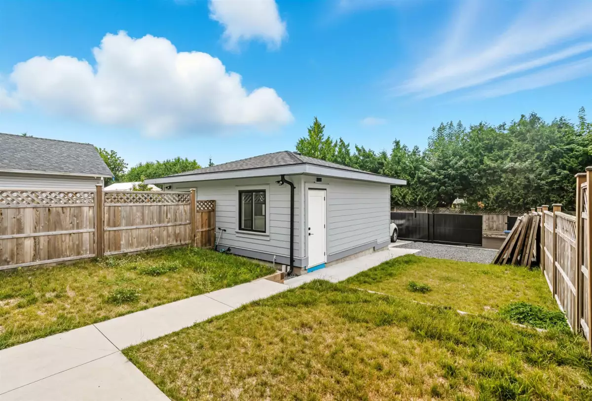 Staircase Photo of 18460 64 Avenue, Surrey, BC