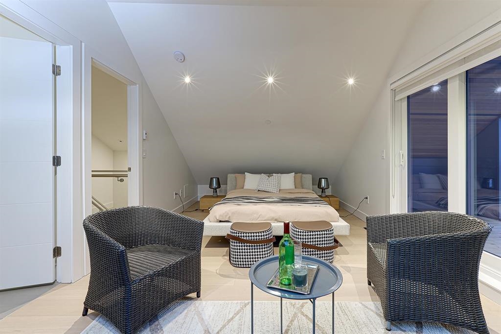 Powder Room Photo of 1943 E 6th Avenue, Vancouver, BC