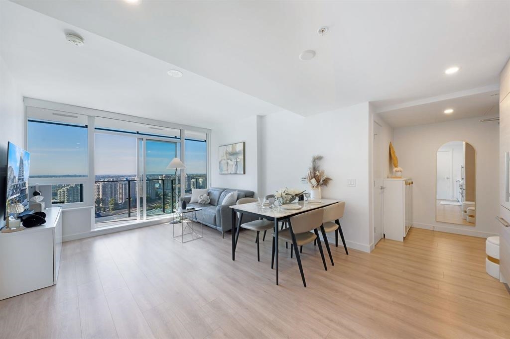 Exterior Front Photo of 2401 823 Carnarvon Street, New Westminster, BC