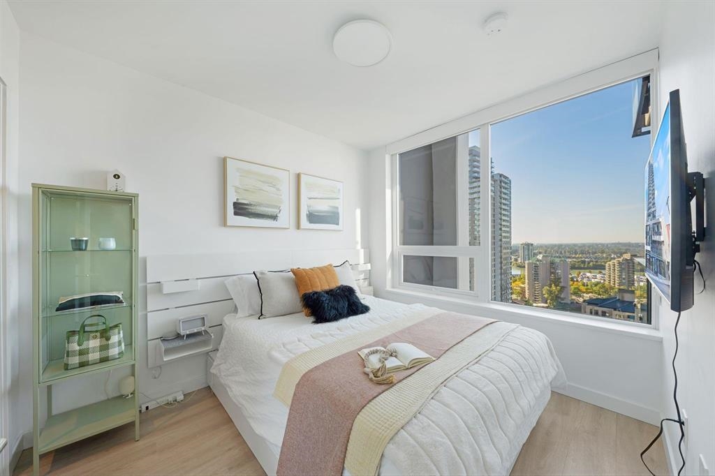 Kitchen Island Photo of 2401 823 Carnarvon Street, New Westminster, BC
