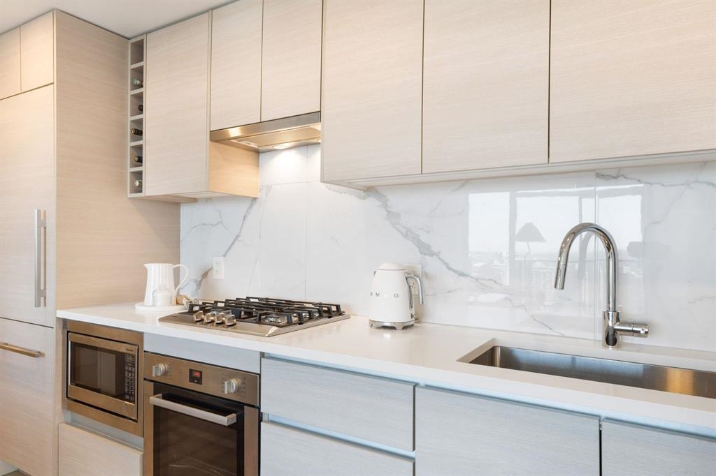 Kitchen Photo of 2401 823 Carnarvon Street, New Westminster, BC