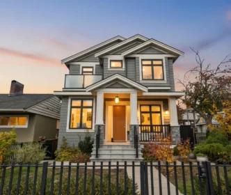 2699 E 7th Avenue, Vancouver, BC, Renfrew VE — 8 bed single family residence for sale