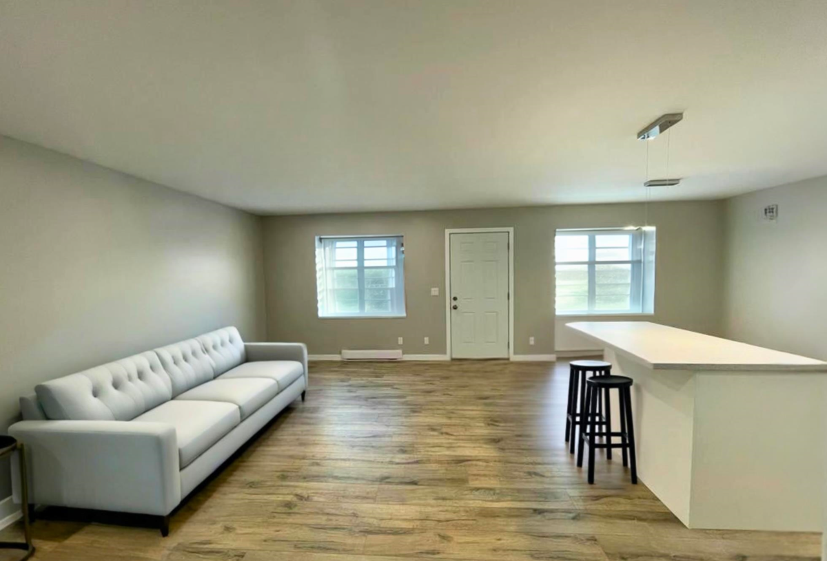 Family Room Photo of 32565 George Ferguson Way, Abbotsford, BC