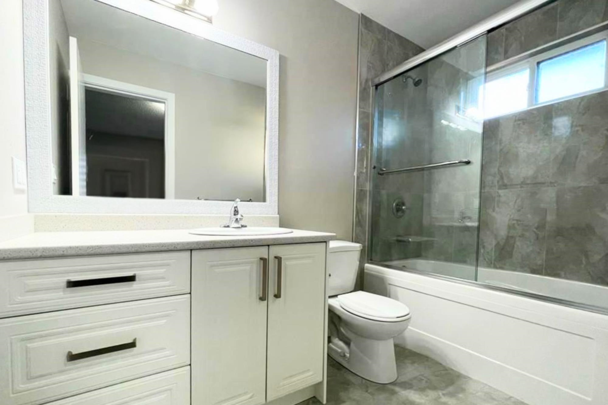 Kitchen Photo of 32565 George Ferguson Way, Abbotsford, BC