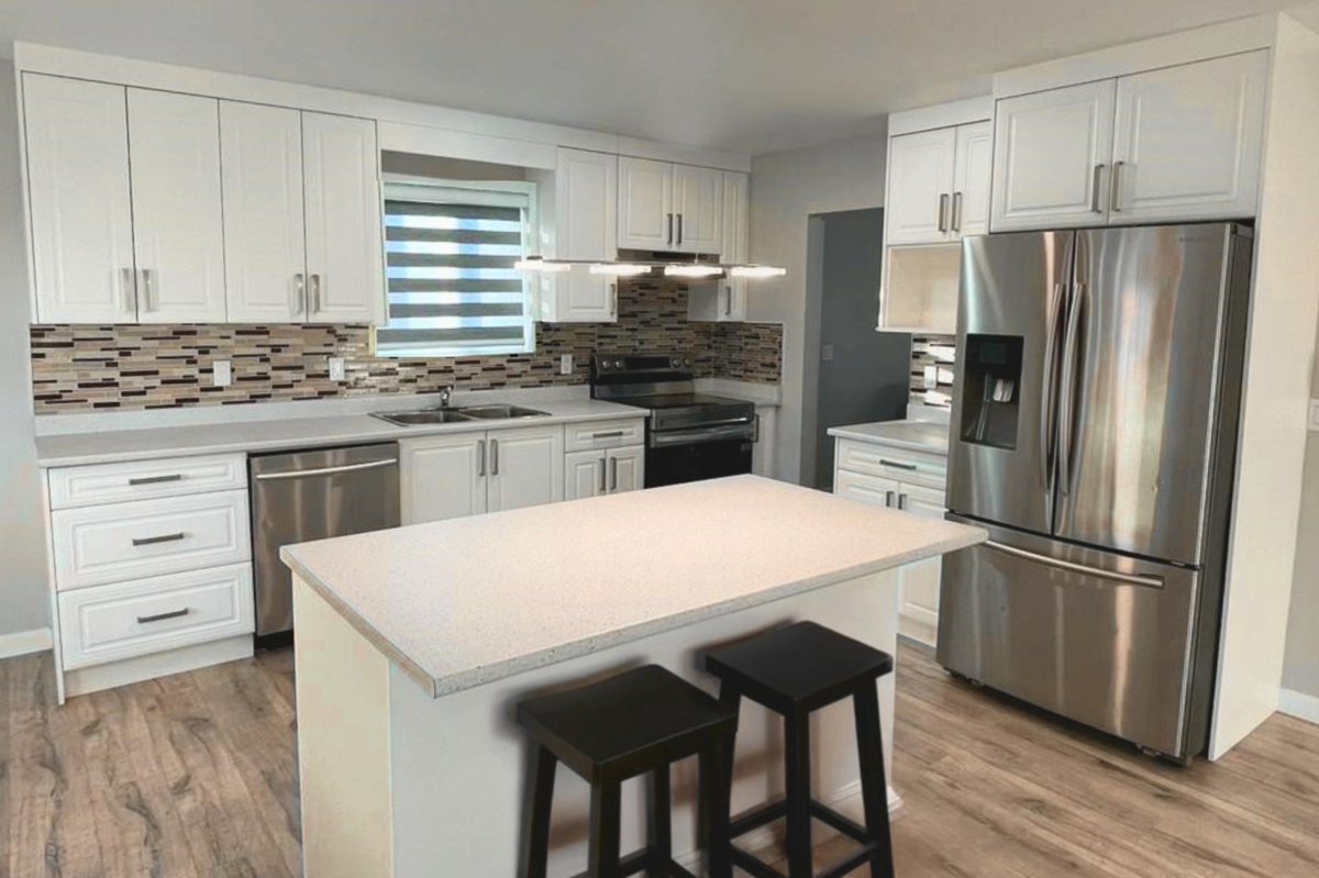 Living Room Photo of 32565 George Ferguson Way, Abbotsford, BC