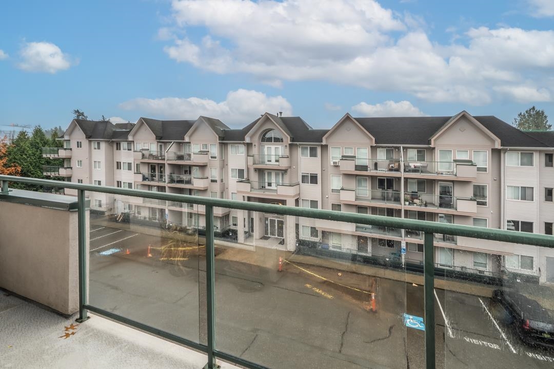 Basement Recreation Room Photo of 401 33738 King Rd Road, Abbotsford, BC