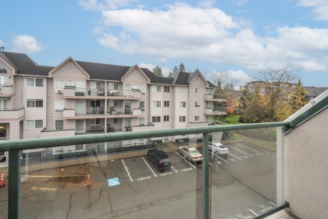 Hallway Photo of 401 33738 King Rd Road, Abbotsford, BC