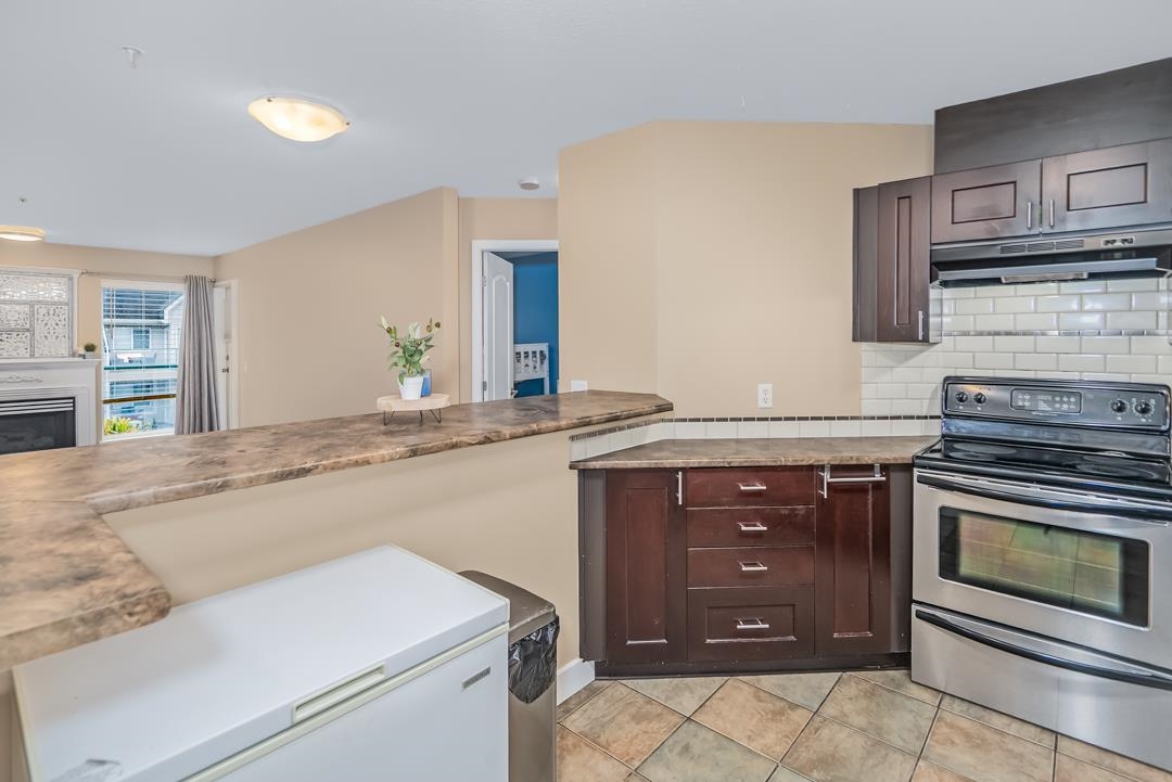Kitchen Island Photo of 401 33738 King Rd Road, Abbotsford, BC