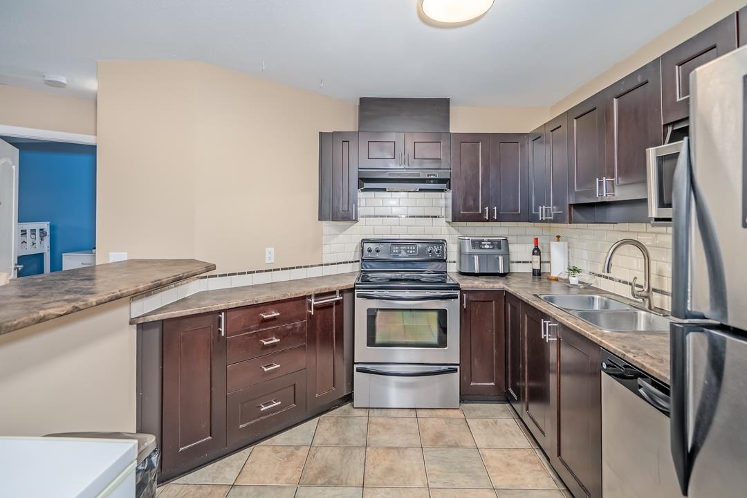 Kitchen Photo of 401 33738 King Rd Road, Abbotsford, BC