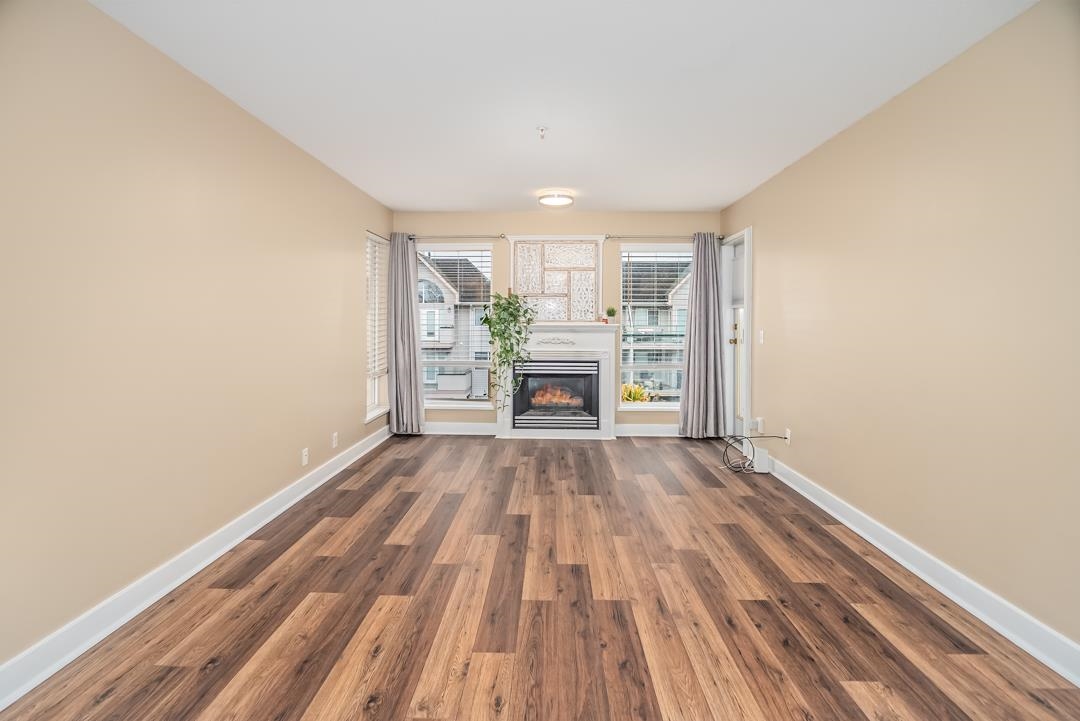 Primary Bathroom Photo of 401 33738 King Rd Road, Abbotsford, BC