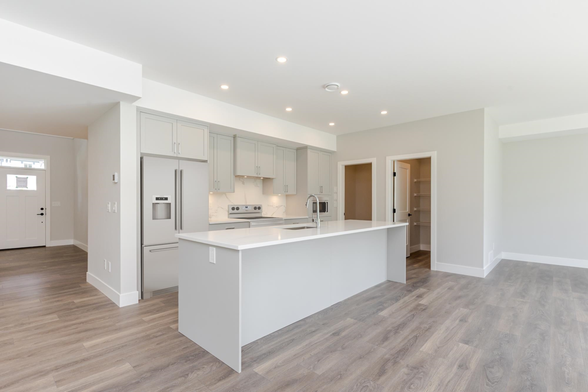 Kitchen Island Photo of 1970 Sparrow Hawk Place, Agassiz, BC