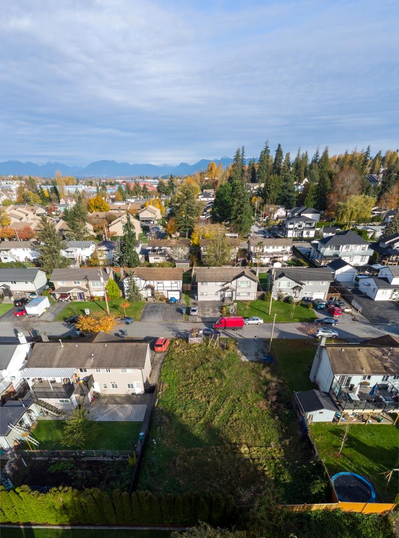 Kitchen Island Photo of 17884 57a Avenue, Surrey, BC