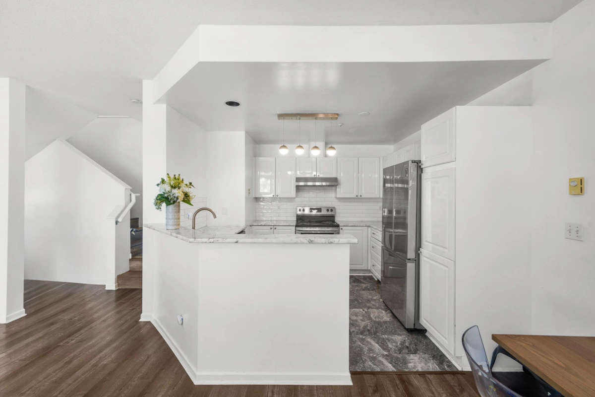 Kitchen Island Photo of 63 2422 Hawthorne Avenue, Port Coquitlam, BC
