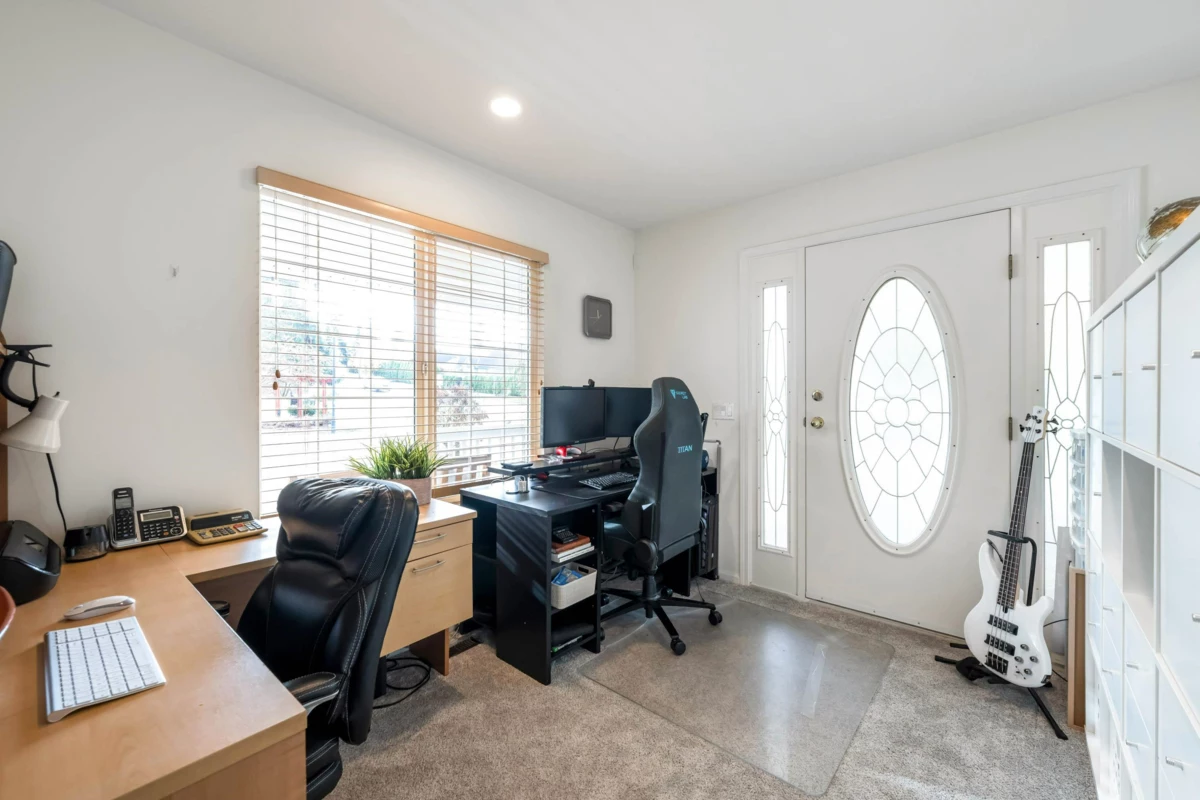 Basement Recreation Room Photo of 21605 47a Avenue, Langley, BC