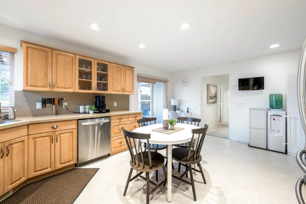 Guest Bathroom Photo of 21605 47a Avenue, Langley, BC