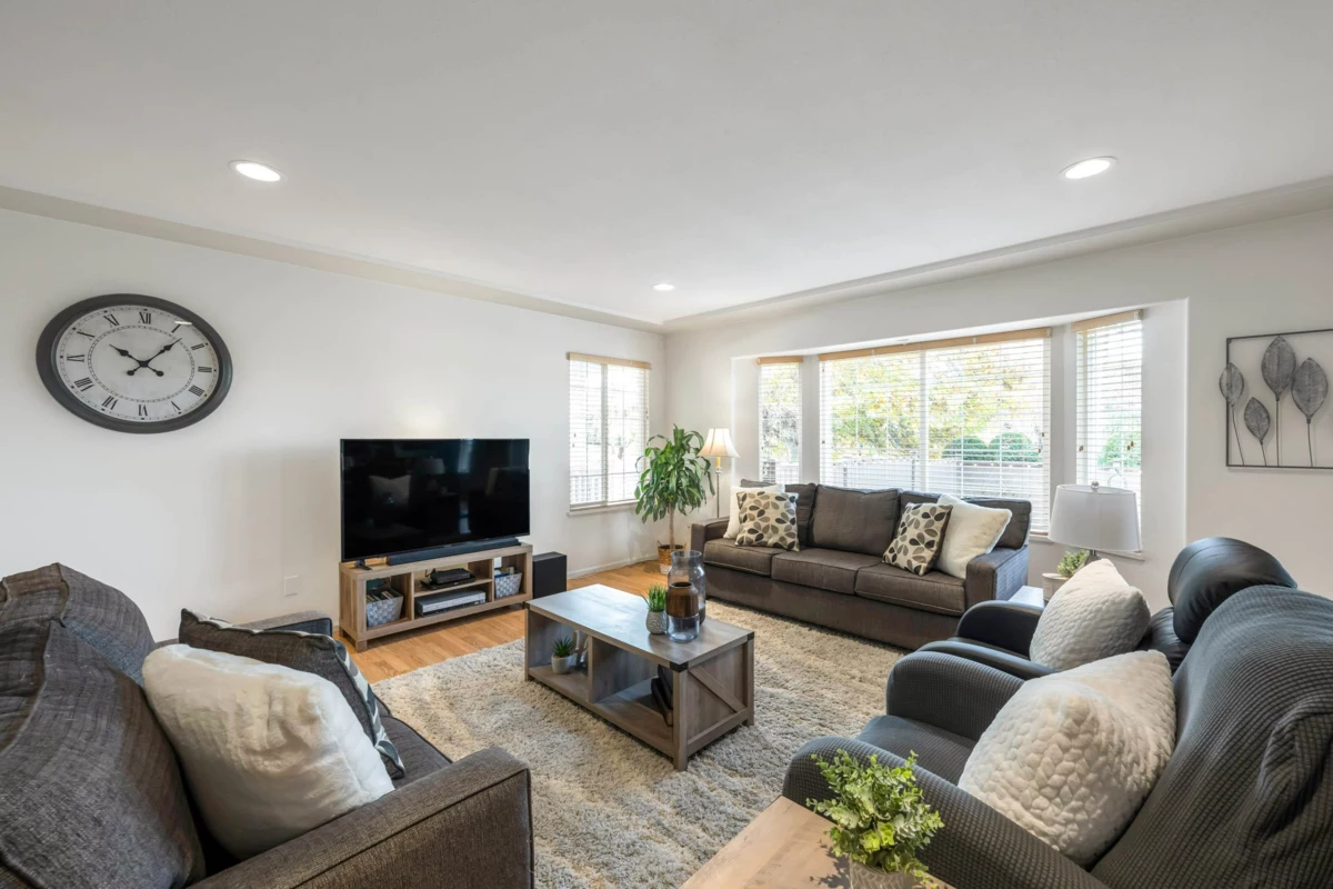 Kitchen Island Photo of 21605 47a Avenue, Langley, BC