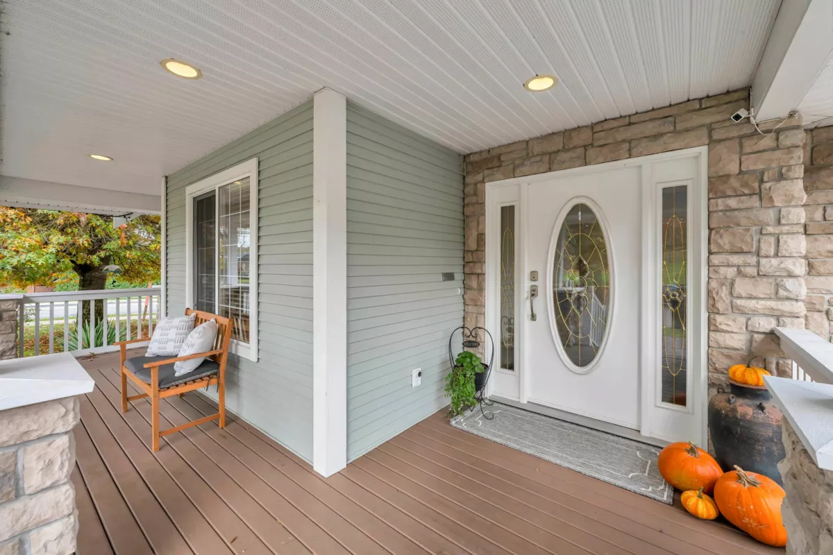 Kitchen Photo of 21605 47a Avenue, Langley, BC
