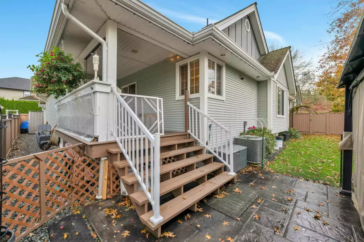 Swimming Pool Photo of 21605 47a Avenue, Langley, BC