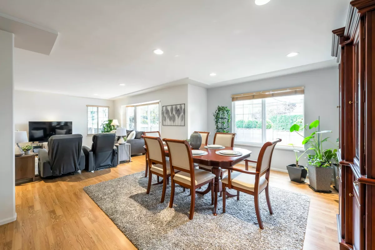 Walk-In Closet Photo of 21605 47a Avenue, Langley, BC