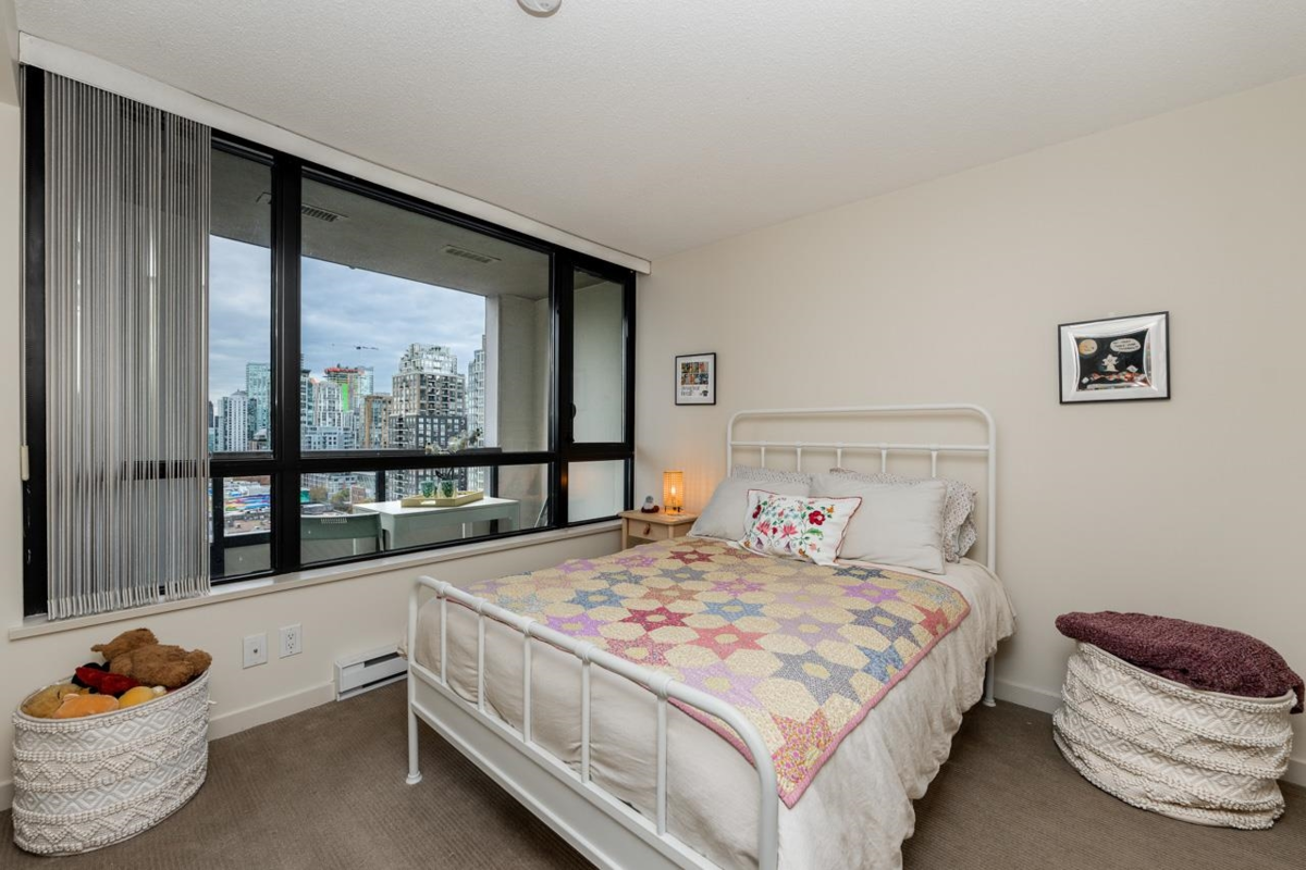Kitchen Island Photo of 1706 909 Mainland Street, Vancouver, BC