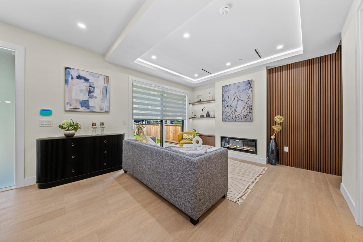 Entry Foyer Photo of 1 4650 Gothard Street, Vancouver, BC