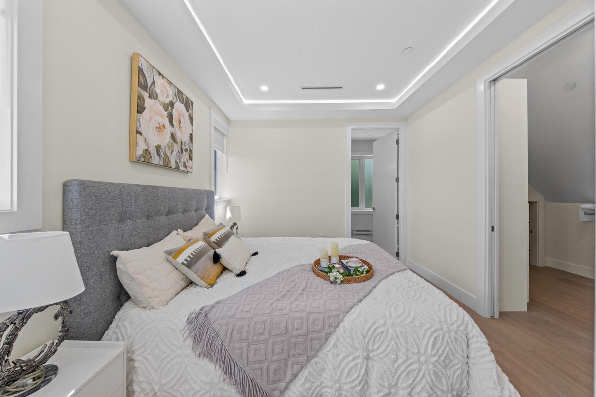 Front Yard Photo of 1 4650 Gothard Street, Vancouver, BC